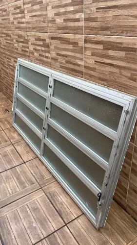 Janela de inox