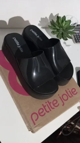 Petite Jolie