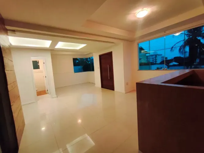 Casa 4 suítes, e um pequeno quarto térreo, 2 vagas, Cancela Preta - Macaé - RJ.