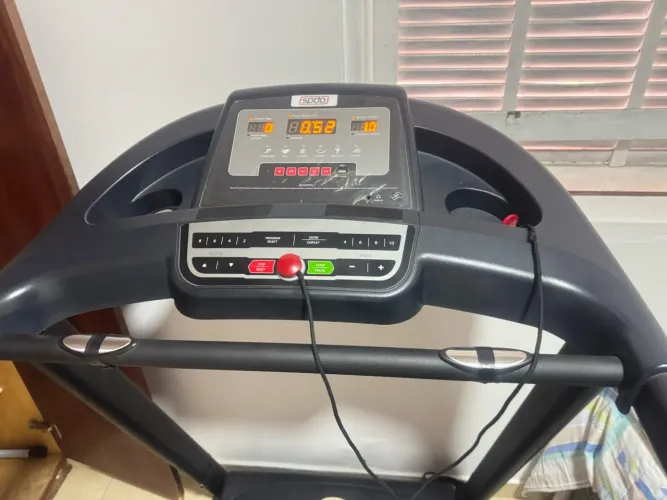 Esteira Speedo TR5 em ótimo estado