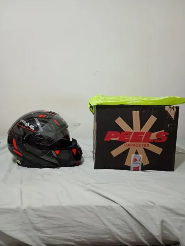 Vendo capacetes novos da PEELS