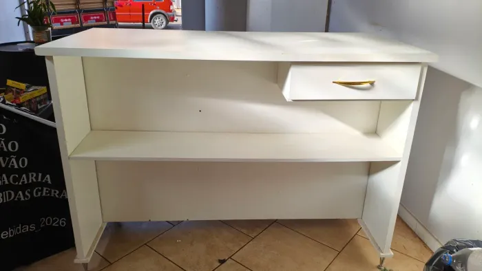 Balcão expositor, muito novo