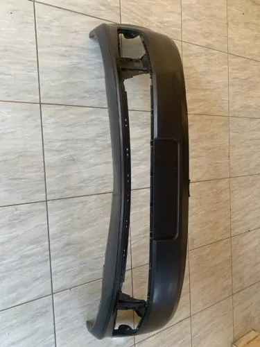 Vendo par de parachoques para Volkswagen Gol G7, sendo:  ? Parachoque dianteiro ? R$ 240 