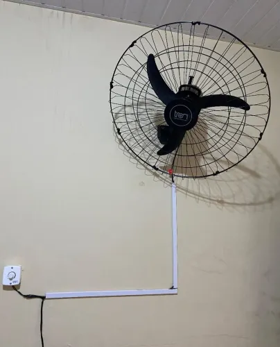 Ventilador de parede.