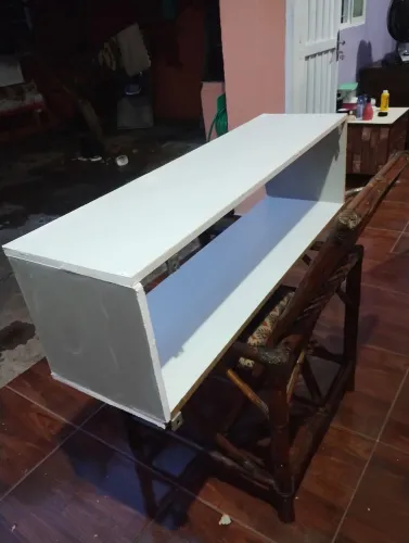 Nicho dos grande ja com os suportes de ferro pra instalação 