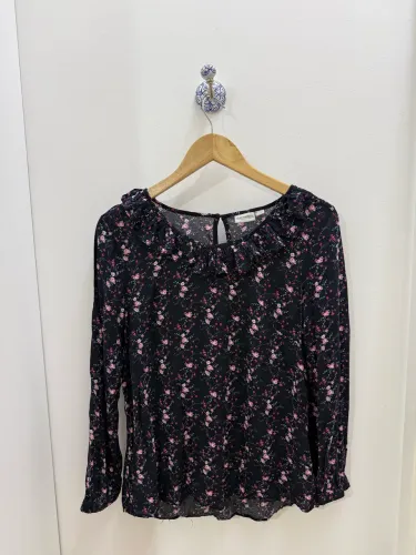 Blusa preta estampada em viscose