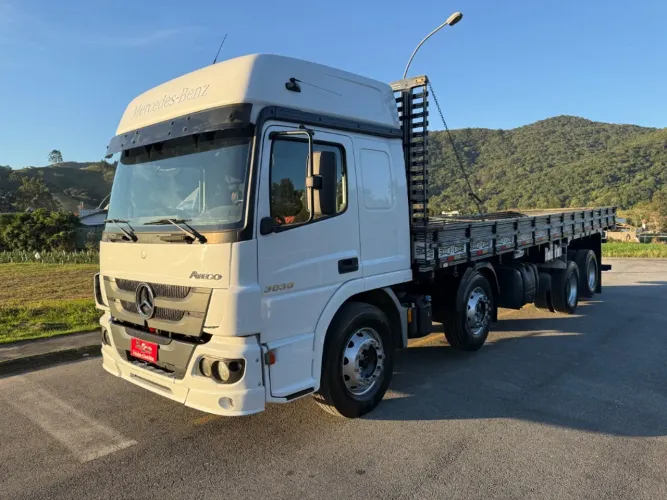 MB Atego 3030 8x2 Carroceria