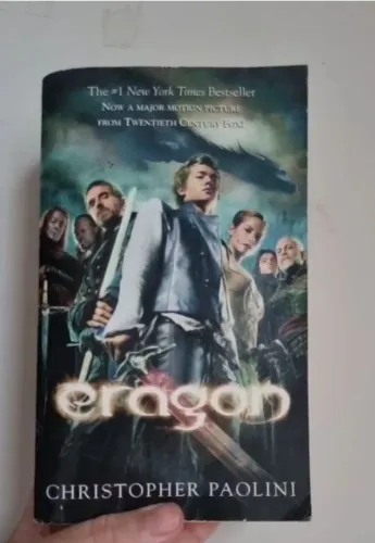 livro de inglês eragon de Christopher paolini