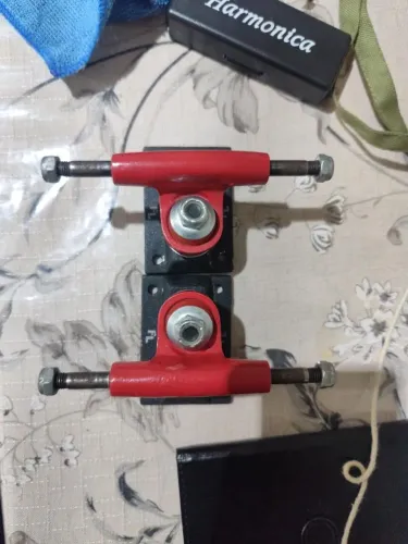 Par de Trucks 140mm para Cruiser / Mini Longboard - Vermelho e Preto