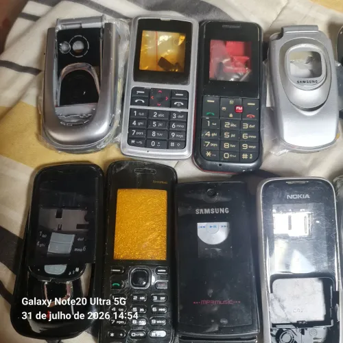 Carcaças de celulares antigos