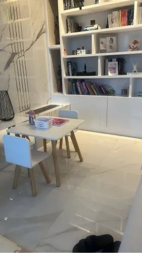 Conjunto de mesa e cadeira infantil
