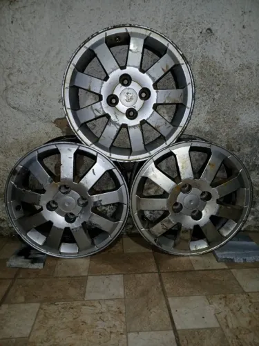 03 Rodas Aro 15. 450,00.