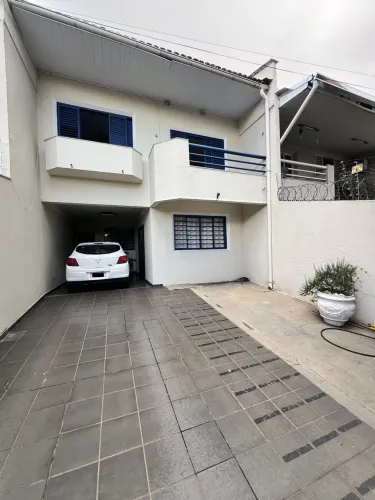 Casa, 4 quartos, 1 suíte, 171 m², 3 vagas no Vila Lucy em Goiânia