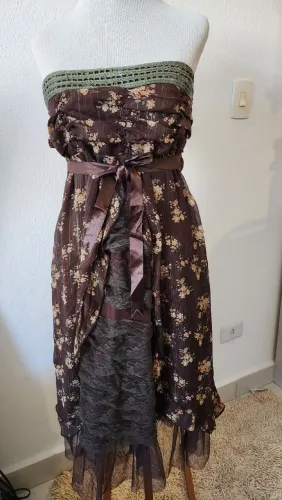 Vestido/saia romântico  em viscose plicação em renda , pode ser usada como ambas as peças 