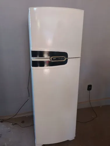 Geladeira 2 portas frosfree gelando bem entrego