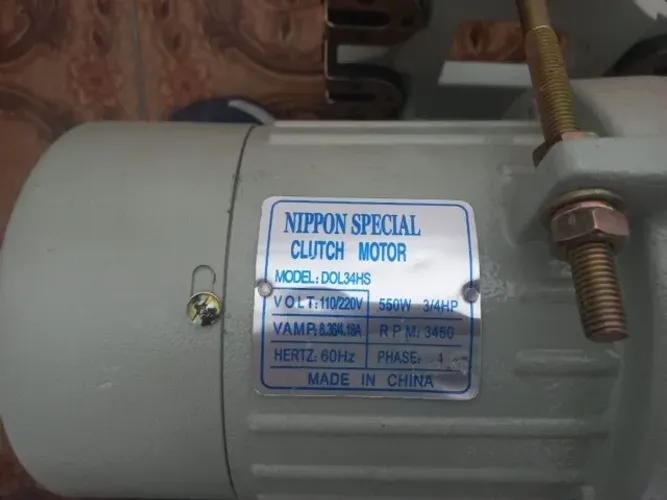 Motor de maquina de costura industrial bivolt, usado com 3450 rpm