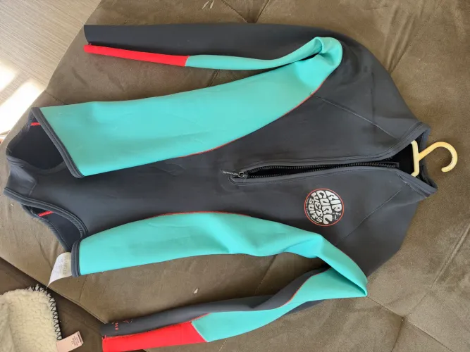 Roupa surf feminino