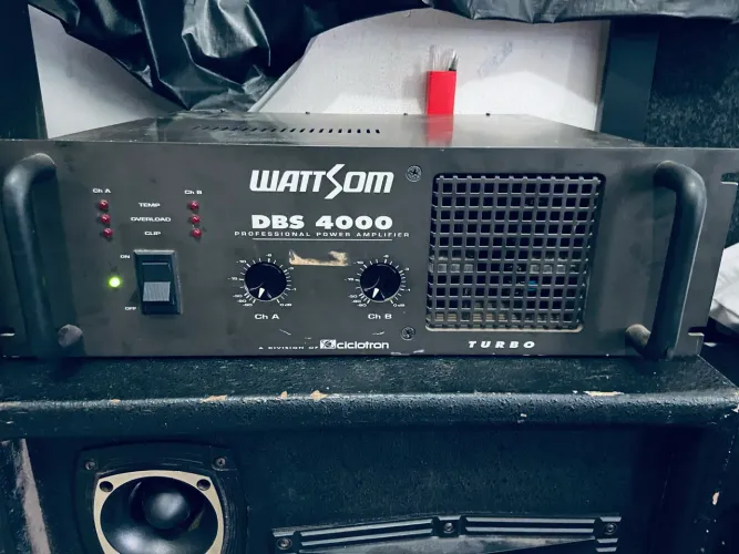 TROCO EQUIPAMENTOS DE SOM POR DUAS CAIXAS ATIVAS