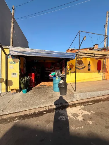 Vendo Casa com Mercearia em funcionamento 