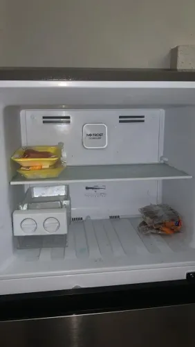 Geladeira hisense nova