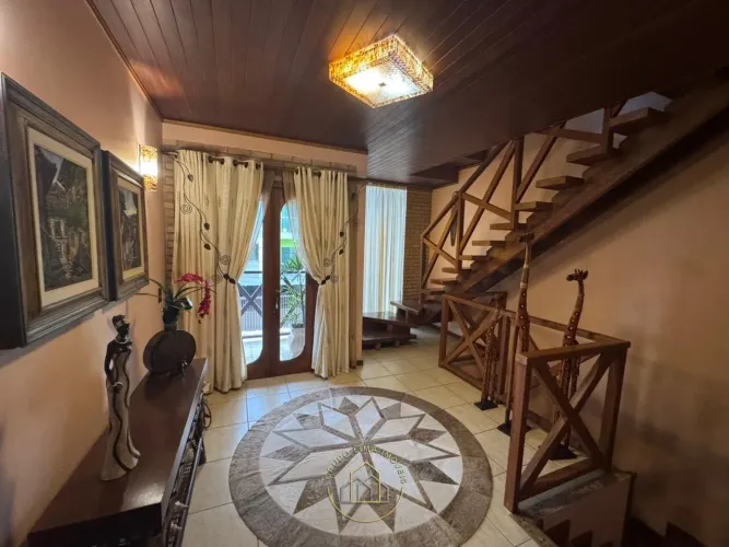 Casa à venda no Novo Horizonte em Macaé/RJ | 5 quartos, 3 suítes, área gourmet e 290 m² de