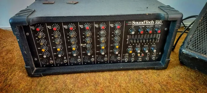 Mesa de som amplificada potente 2 caixas