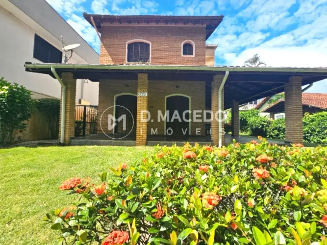 Casa para venda em Condominio Lagoinha de 218.00m² com 3 Quartos, 3 Suites e 1 Garagem