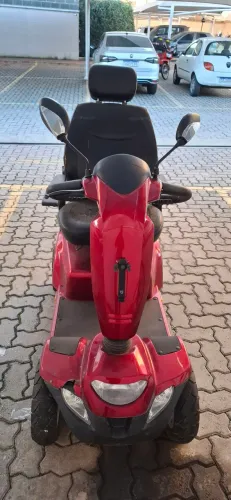 Scooter Motorizada Scott XL Ottobock vermelha, projetada para suportar até 180 kg