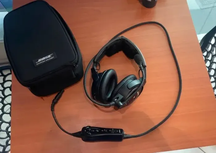 Headset Bose A20 Six Pin c/ Bluetooth