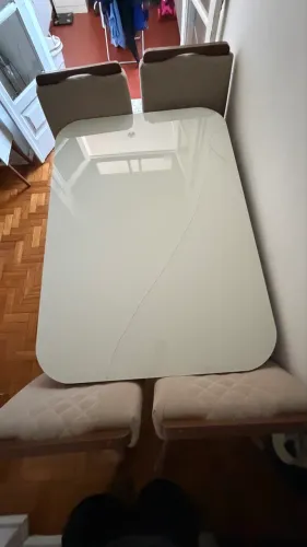 Apenas Mesa com avaria no tampo