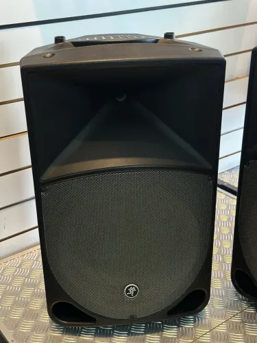 Caixa Mackie thump TH15- A ( vendo a unidade tenho 3 caixas ) 400wts