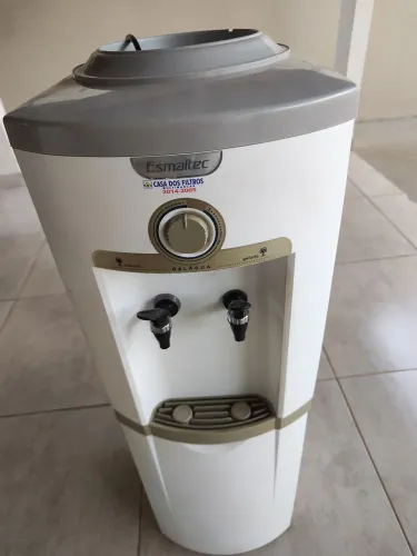 Vendo bebedouro de água Esmaltec