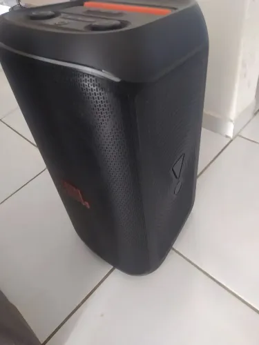 Vendo JBL nova valor r$ 1600 para vir buscar nova na garantia