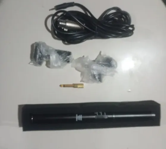 Microfone Shotgun com cabo XLR-P2