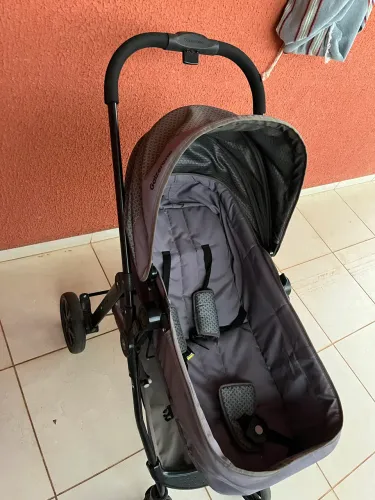 Carrinho de bebê Moisés + bebê conforto