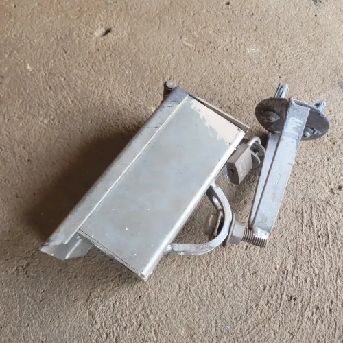 Suporte de ferro + câmera de segurança 