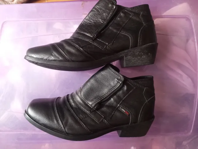 Bota em couro número 41