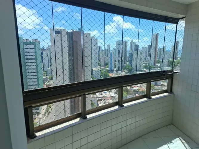 ALUGO APTO 18º ANDAR com 65²m / 02 quartos / piscina  em Boa Viagem - Recife - PE