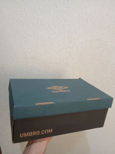 Tênis de futsal umbro