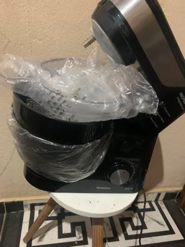 Vendo uma batedeira planetária nova usei só 2 vezes