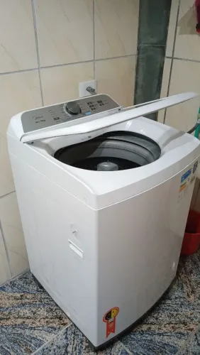 Máquina de lavar roupa Midea 13kg seminova 