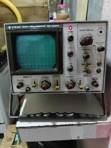 Osciloscópio de bancada 