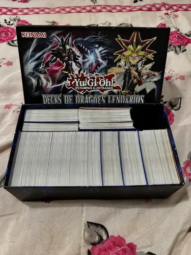 Caixa Yu-Gi-Oh! 840 Cartas com 6 Secret Rares