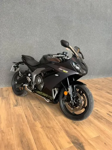 TRIUMPH DAYTONA 660