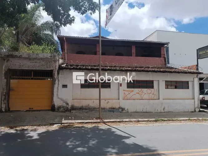 Casa em Montes Claros, no bairro Todos os Santos, para locação.