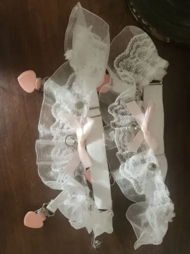 Garter coquette