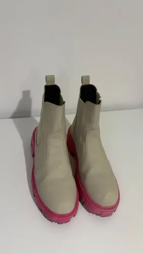 Bota off whit com soldado rosa 39