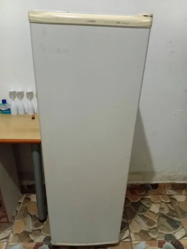 Vendo uma geladeira 500 reais moro no jabaquara 