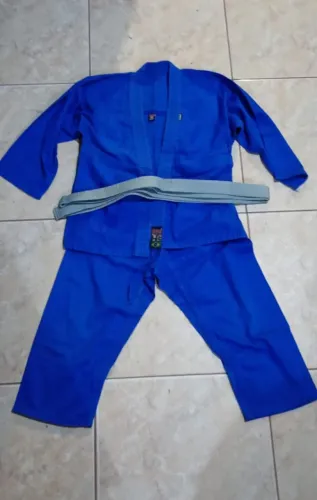 Kimono de jiu-jitsu infantil de 2 a 3 anos nunca usado 