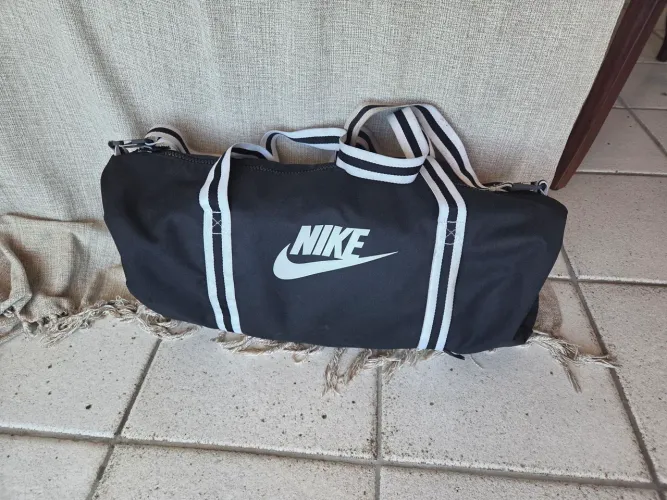 Bolsa Nike estilo duffle bag